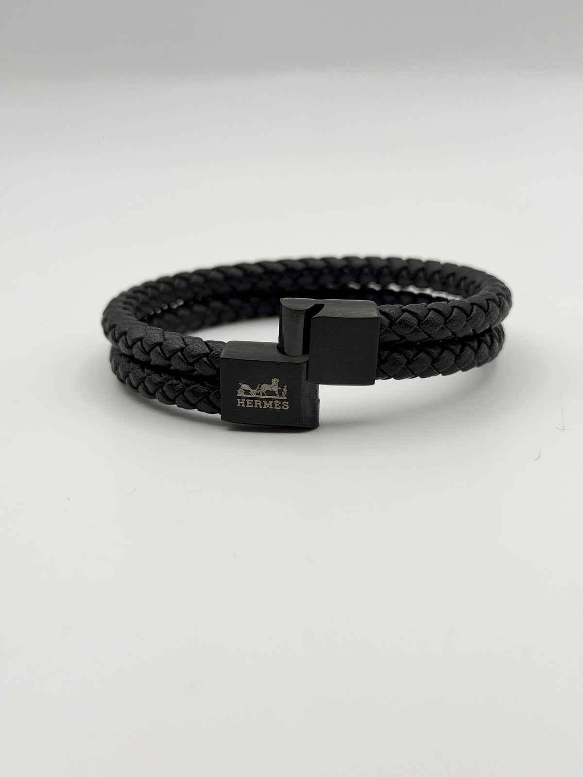 KNOTT leather bracelet with clasp, front view
