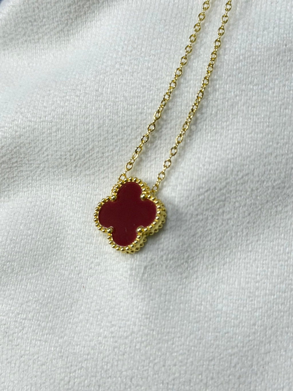 KNOTT clover pendant necklace, detail view