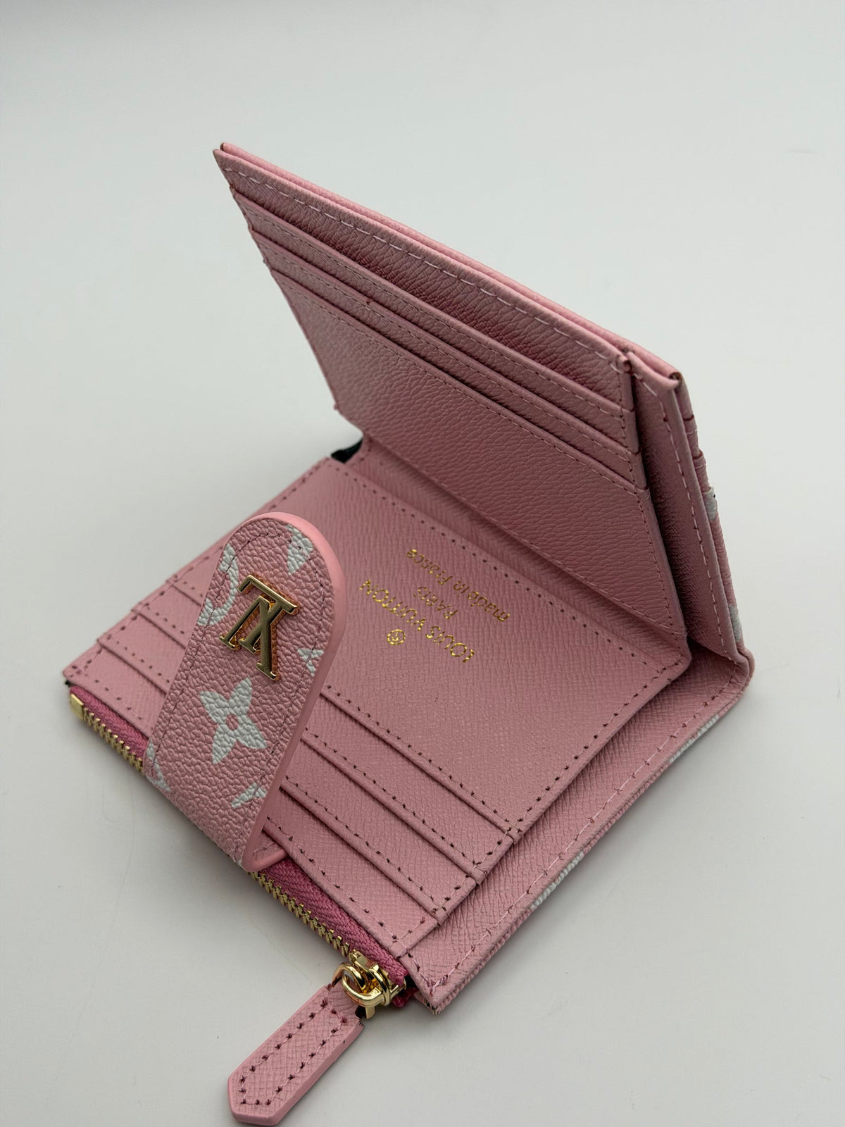 KNOTT zip wallet for her, detail of zip and stitching